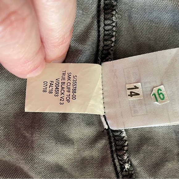 Black chambray denim top with smocked bell sleeves large. - Picture 8 of 8